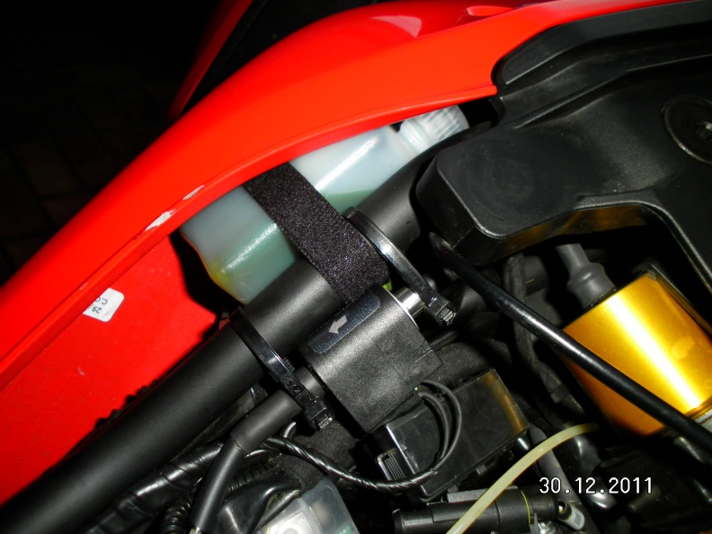 Container sits coneveniently behind fairing container and pump behind fairing.JPG