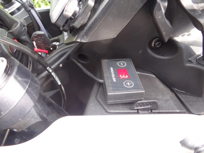 The storage area can still be accessed with the controller in situ. controller.jpg