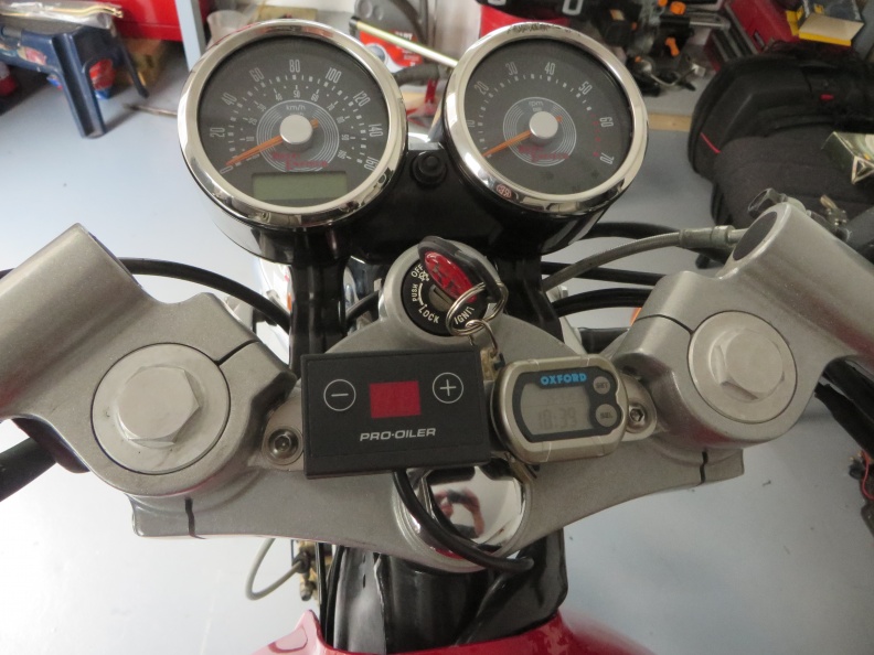 Controller was installed on the top yoke, next to an aftermarket clock controller.jpg