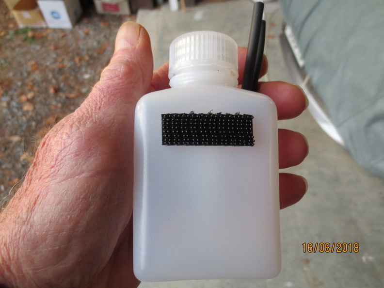 3M Duallock is used to fit the container container.JPG