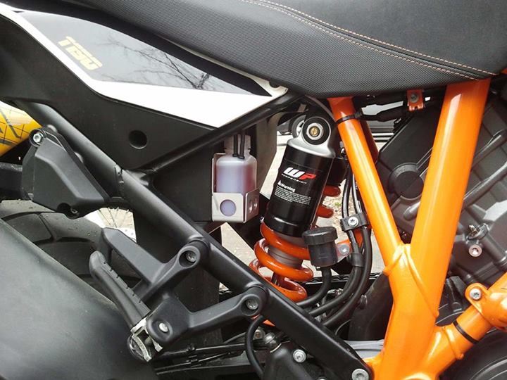 This customer created a very nice bracket to hold the container container_KTM.jpg